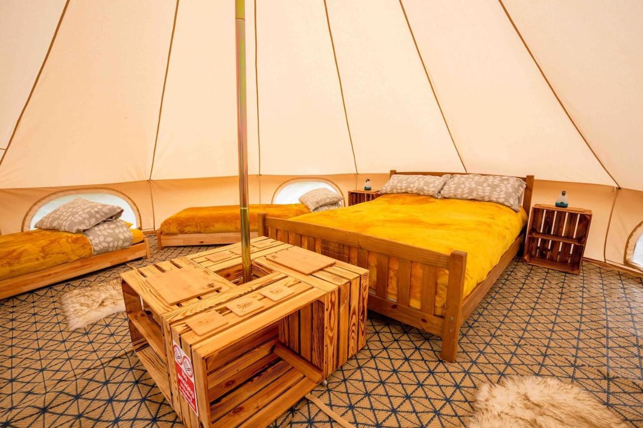Roaches Retreat Family Glampsite, Rocky Reach Bell Tent With Outdoor Adventures And Campfire Nights Upper Hulme Exterior foto