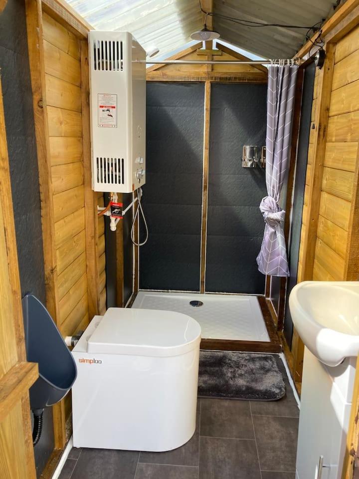 Roaches Retreat Family Glampsite, Rocky Reach Bell Tent With Outdoor Adventures And Campfire Nights Upper Hulme Exterior foto