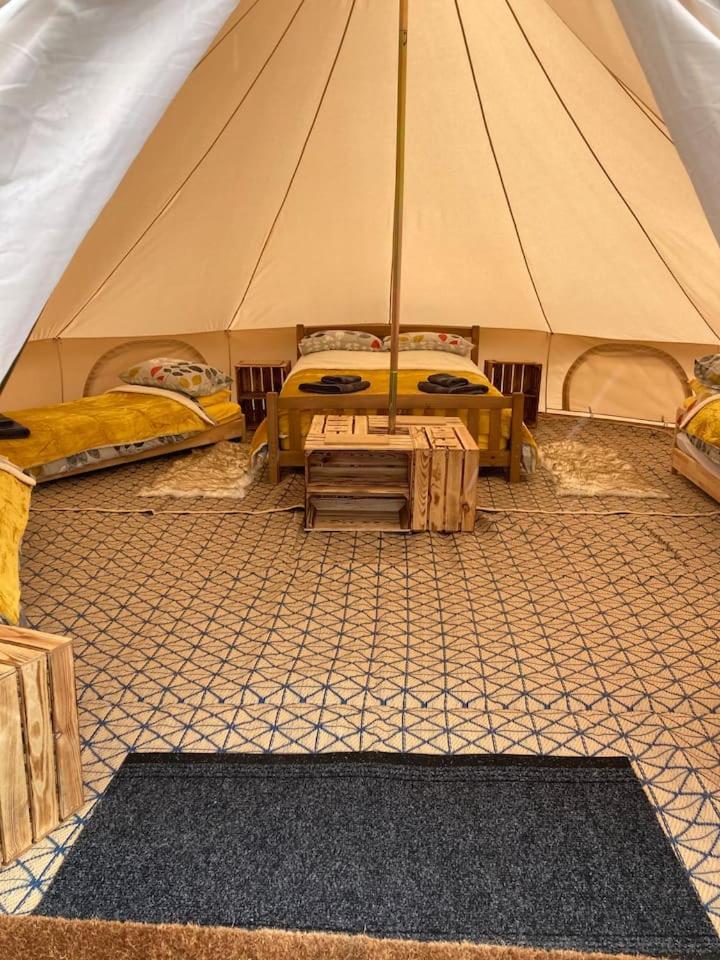 Roaches Retreat Family Glampsite, Rocky Reach Bell Tent With Outdoor Adventures And Campfire Nights Upper Hulme Exterior foto