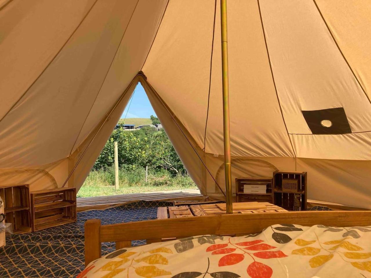 Roaches Retreat Family Glampsite, Rocky Reach Bell Tent With Outdoor Adventures And Campfire Nights Upper Hulme Exterior foto