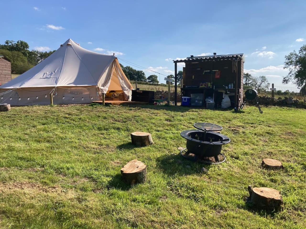 Roaches Retreat Family Glampsite, Rocky Reach Bell Tent With Outdoor Adventures And Campfire Nights Upper Hulme Exterior foto
