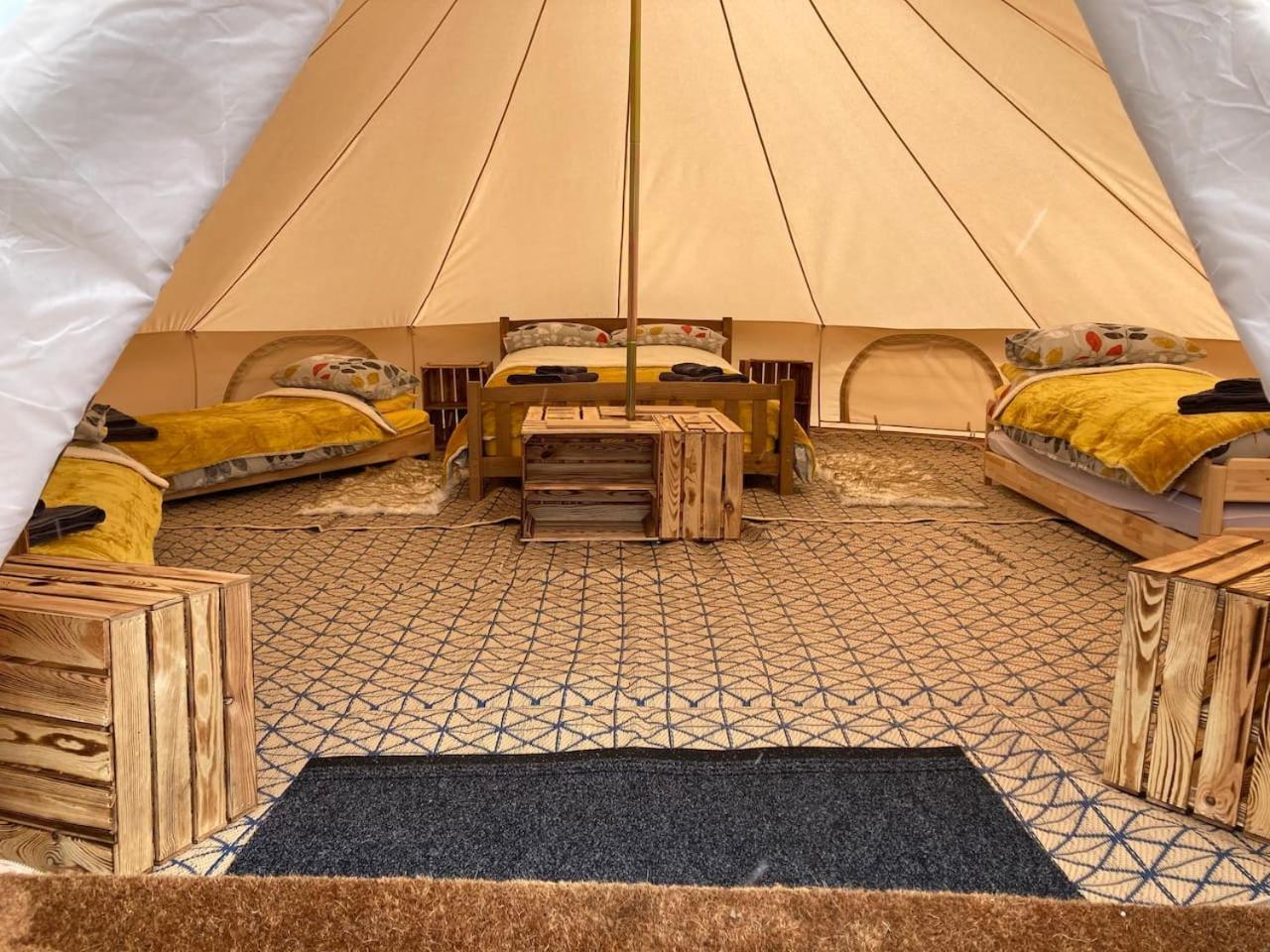Roaches Retreat Family Glampsite, Rocky Reach Bell Tent With Outdoor Adventures And Campfire Nights Upper Hulme Exterior foto