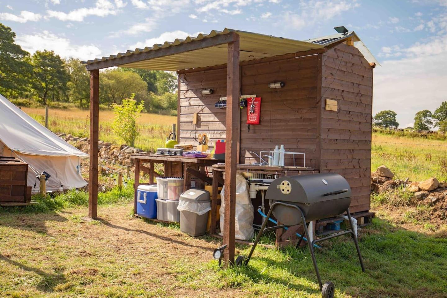 Roaches Retreat Family Glampsite, Rocky Reach Bell Tent With Outdoor Adventures And Campfire Nights Upper Hulme Exterior foto