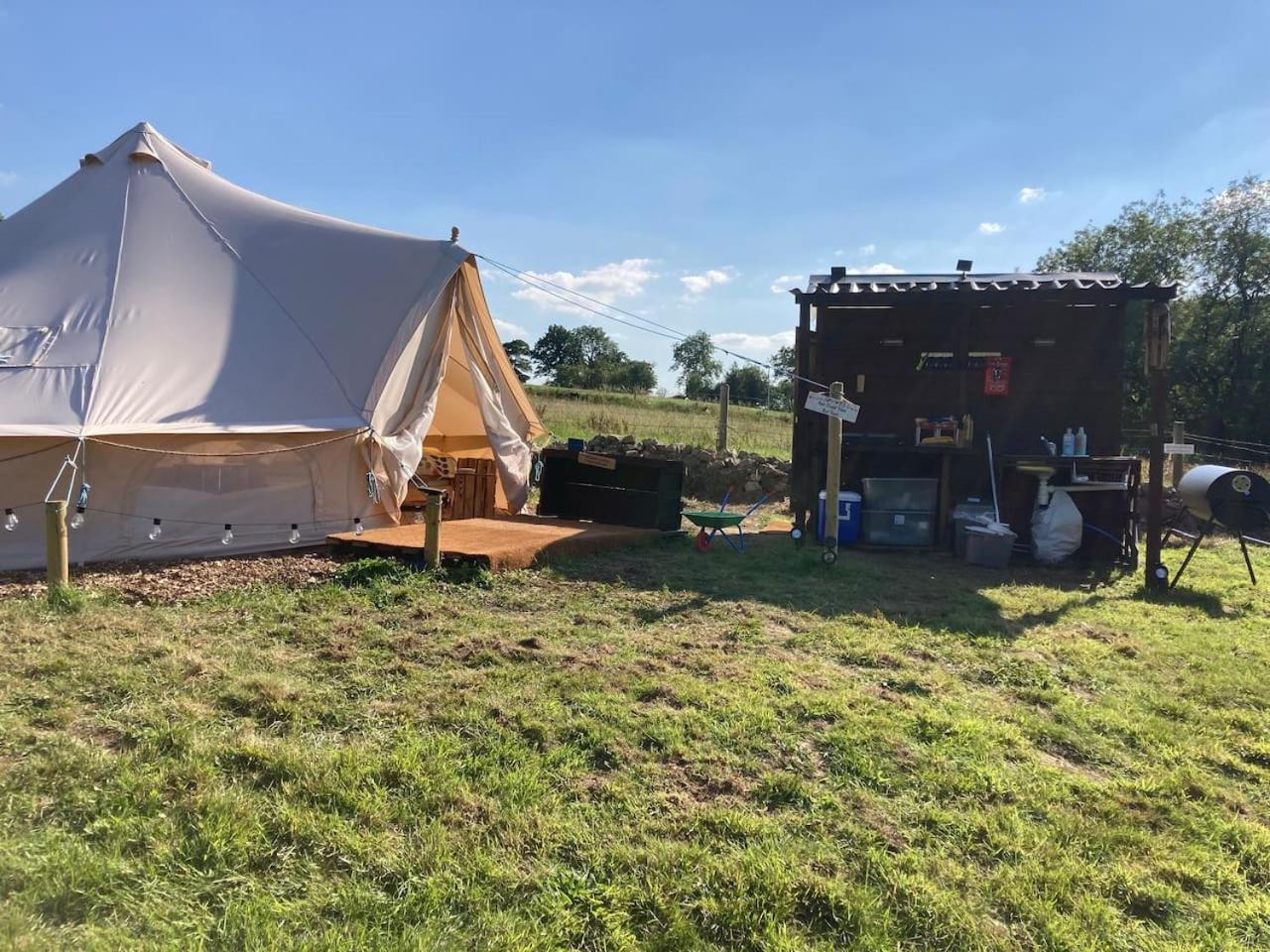 Roaches Retreat Family Glampsite, Rocky Reach Bell Tent With Outdoor Adventures And Campfire Nights Upper Hulme Exterior foto